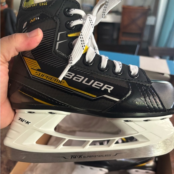 Bauer Ice Skates - Picture 5 of 8